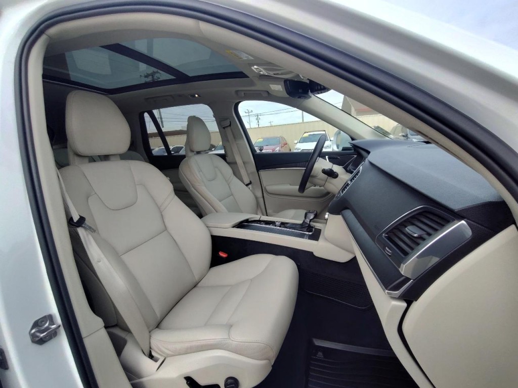2020 Volvo XC90 Image 42