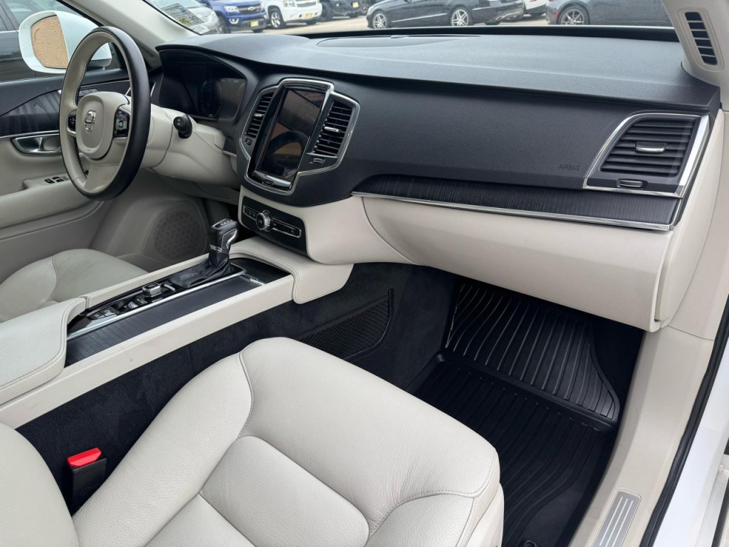 2020 Volvo XC90 Image 43