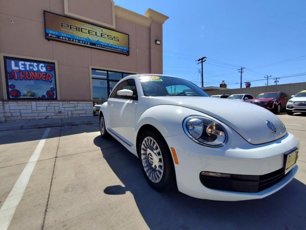 2014 Volkswagen Beetle Image 2