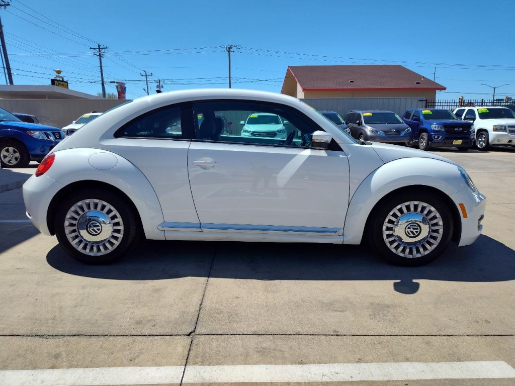 2014 Volkswagen Beetle Image 3