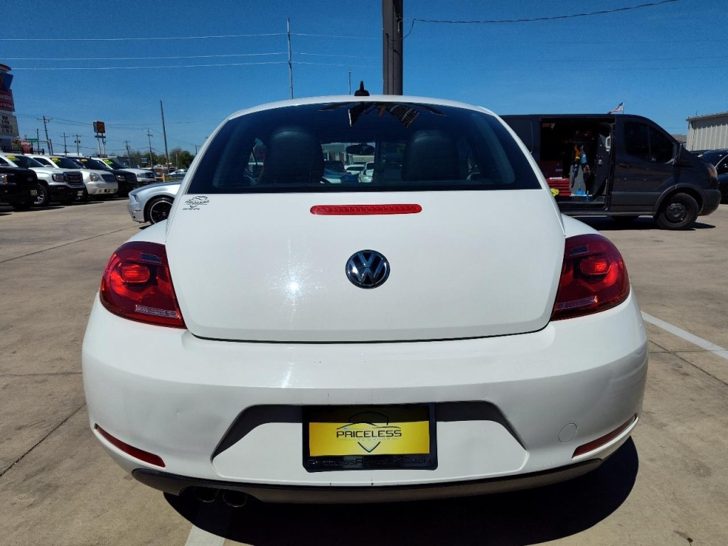 2014 Volkswagen Beetle Image 5