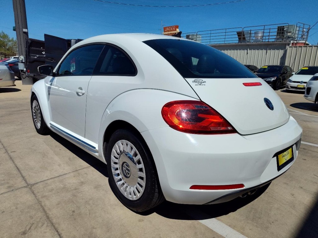 2014 Volkswagen Beetle Image 6