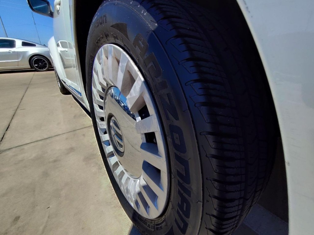 2014 Volkswagen Beetle Image 11