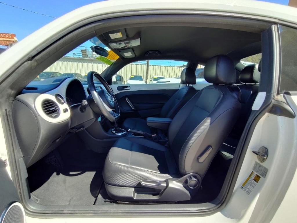2014 Volkswagen Beetle Image 14