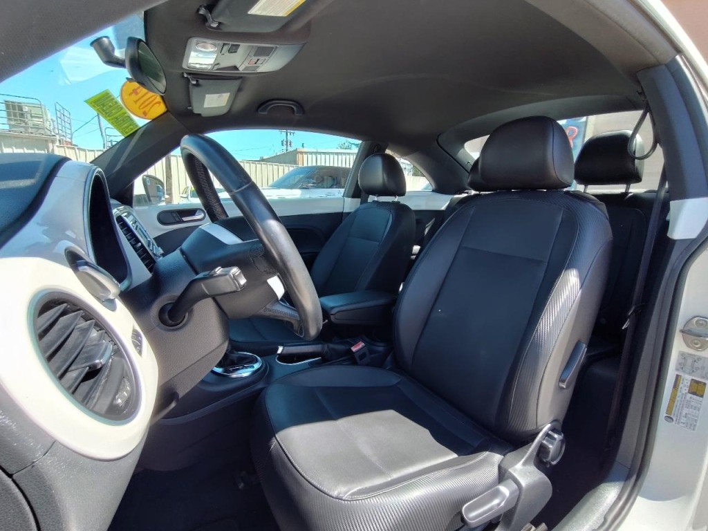 2014 Volkswagen Beetle Image 15