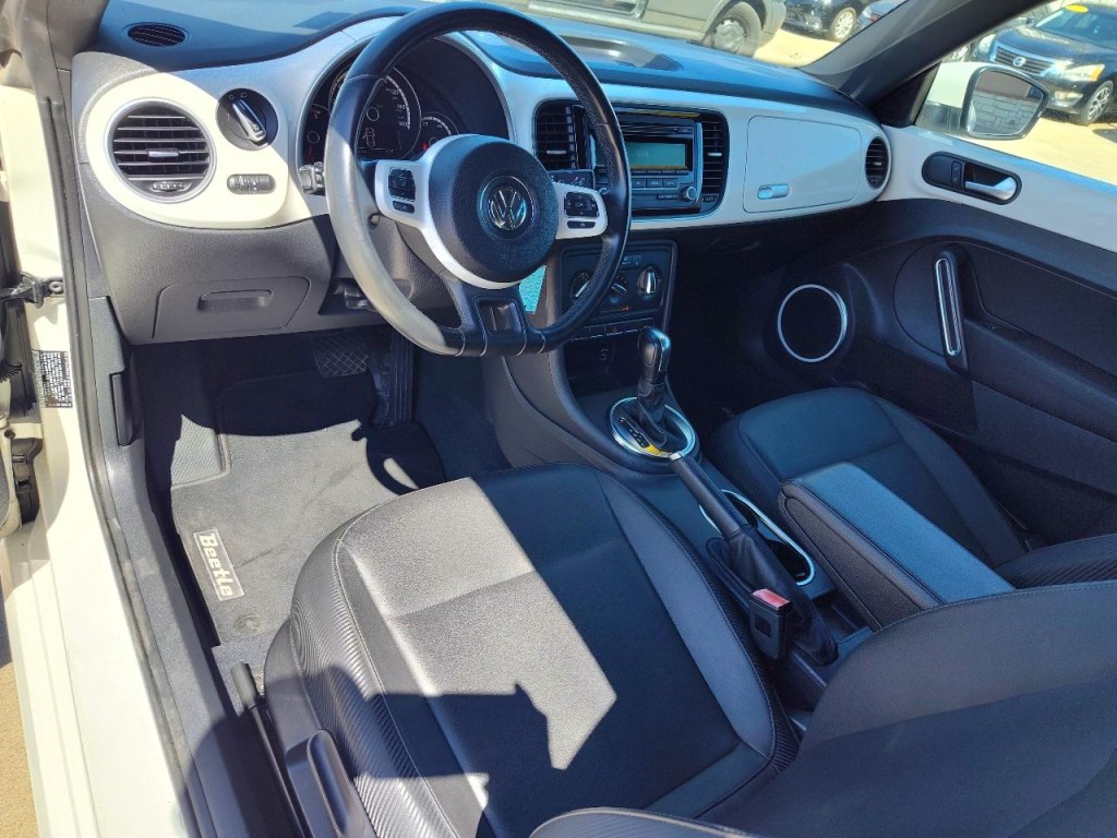 2014 Volkswagen Beetle Image 16