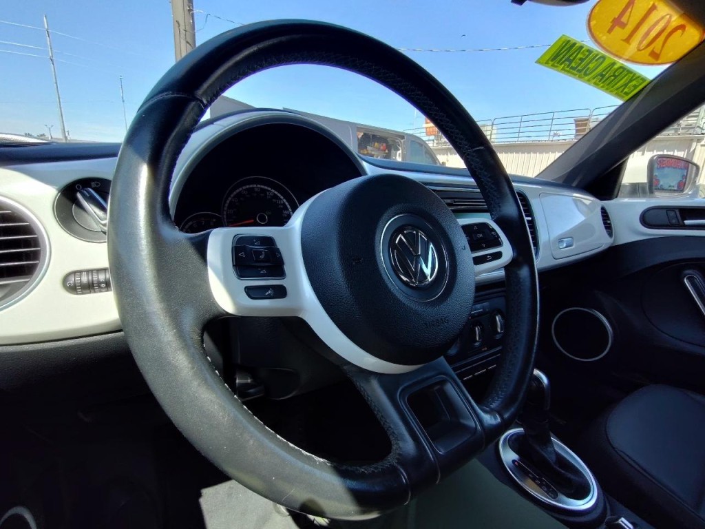 2014 Volkswagen Beetle Image 18