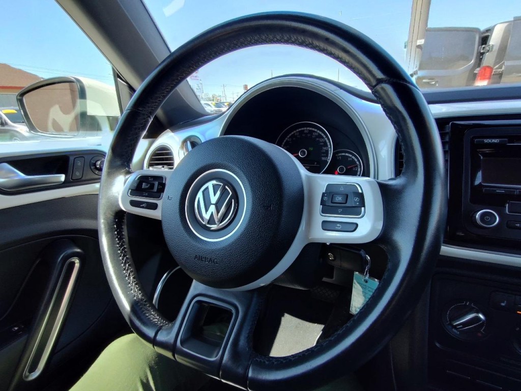 2014 Volkswagen Beetle Image 19
