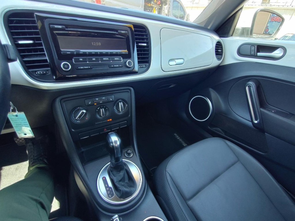 2014 Volkswagen Beetle Image 21