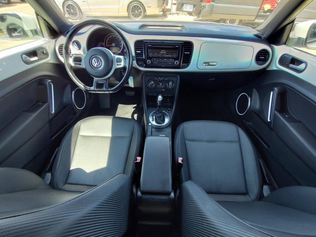 2014 Volkswagen Beetle Image 25