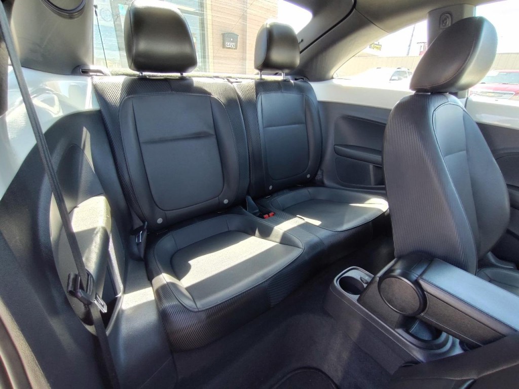 2014 Volkswagen Beetle Image 28