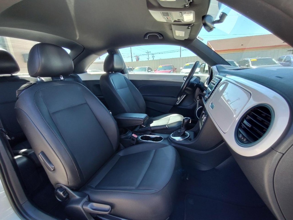 2014 Volkswagen Beetle Image 30