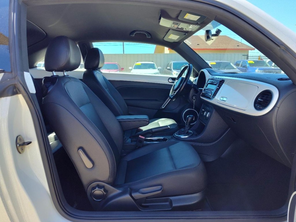 2014 Volkswagen Beetle Image 32