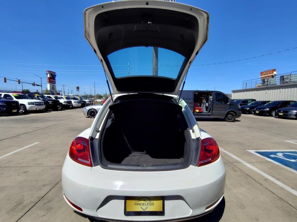 2014 Volkswagen Beetle Image 33