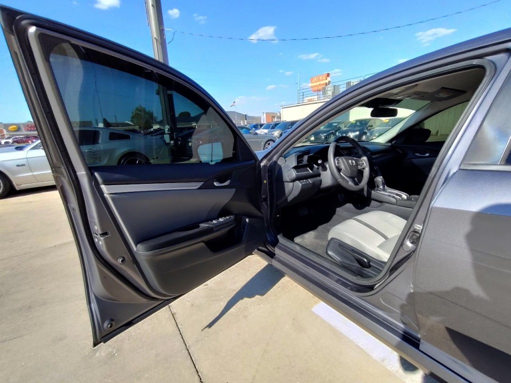 2019 Honda Civic Image 13