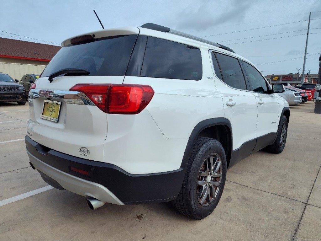 2017 GMC Acadia Image 4