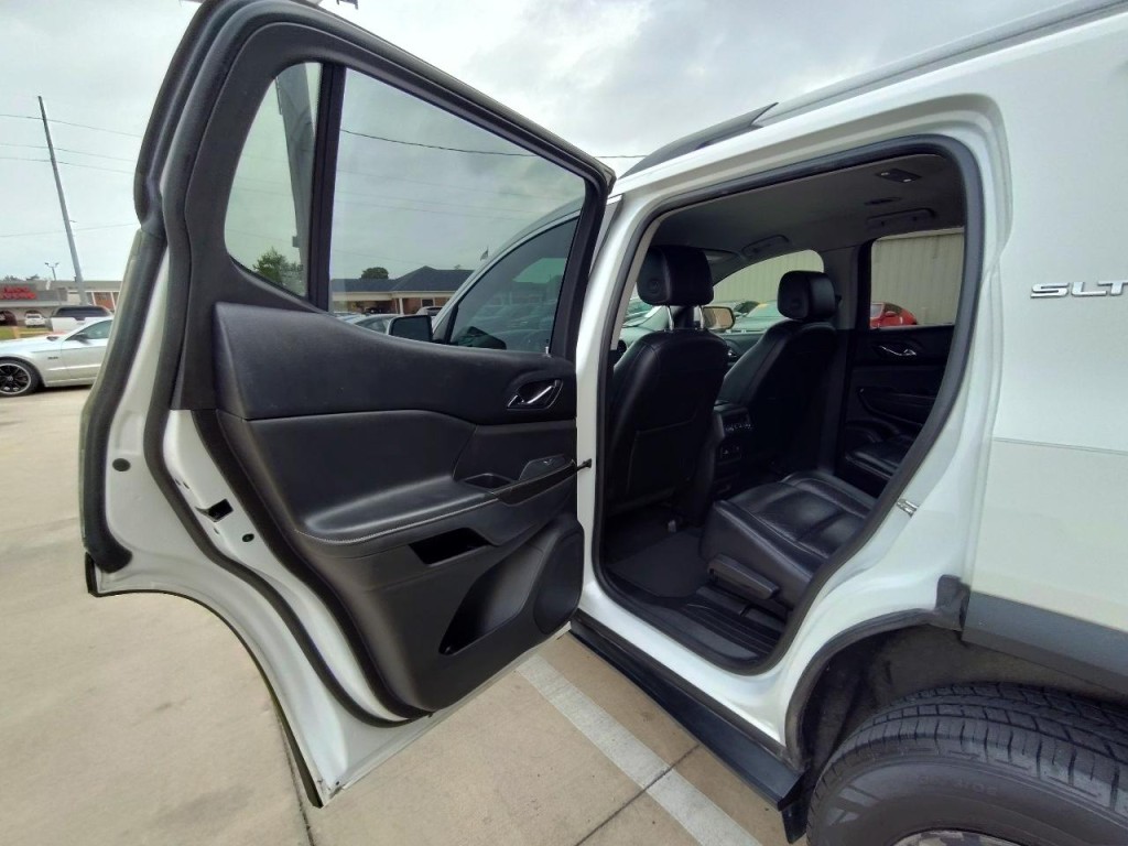 2017 GMC Acadia Image 32