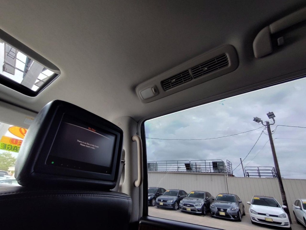 2019 Nissan Armada Image 38