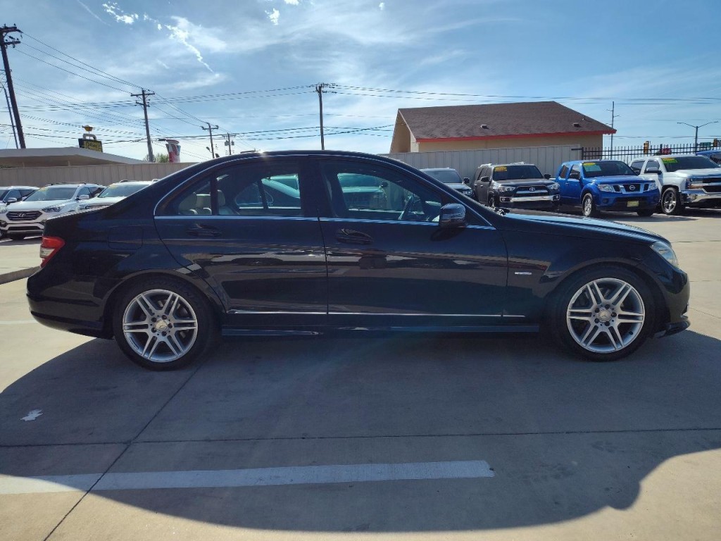 2010 Mercedes-Benz C-Class Image 3