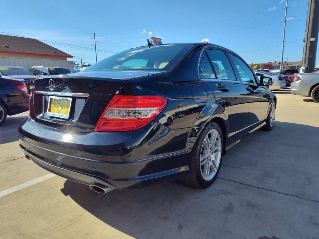 2010 Mercedes-Benz C-Class Image 4