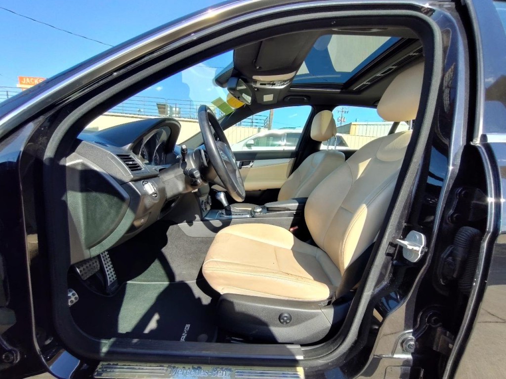 2010 Mercedes-Benz C-Class Image 14
