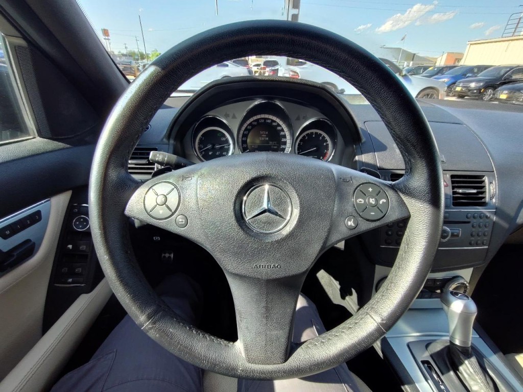 2010 Mercedes-Benz C-Class Image 16
