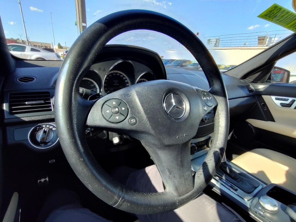 2010 Mercedes-Benz C-Class Image 17