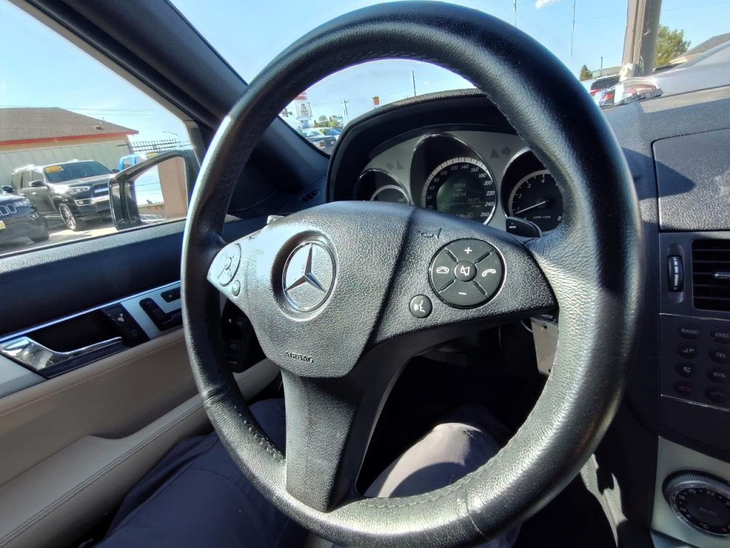 2010 Mercedes-Benz C-Class Image 18