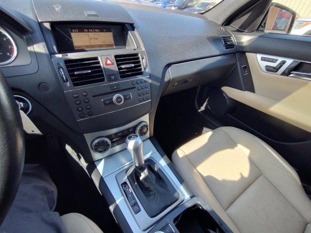 2010 Mercedes-Benz C-Class Image 20
