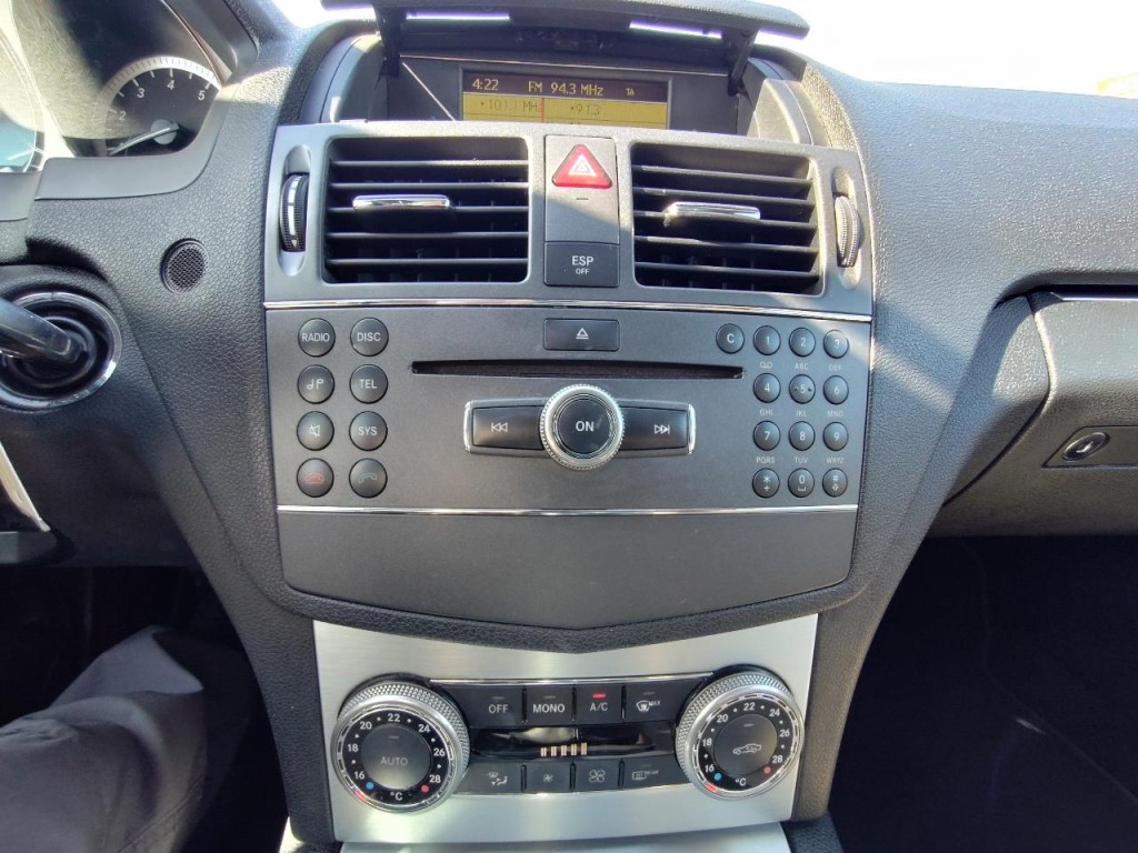 2010 Mercedes-Benz C-Class Image 21