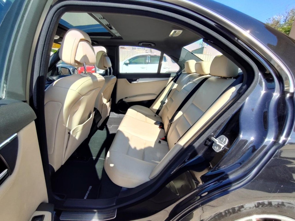 2010 Mercedes-Benz C-Class Image 24
