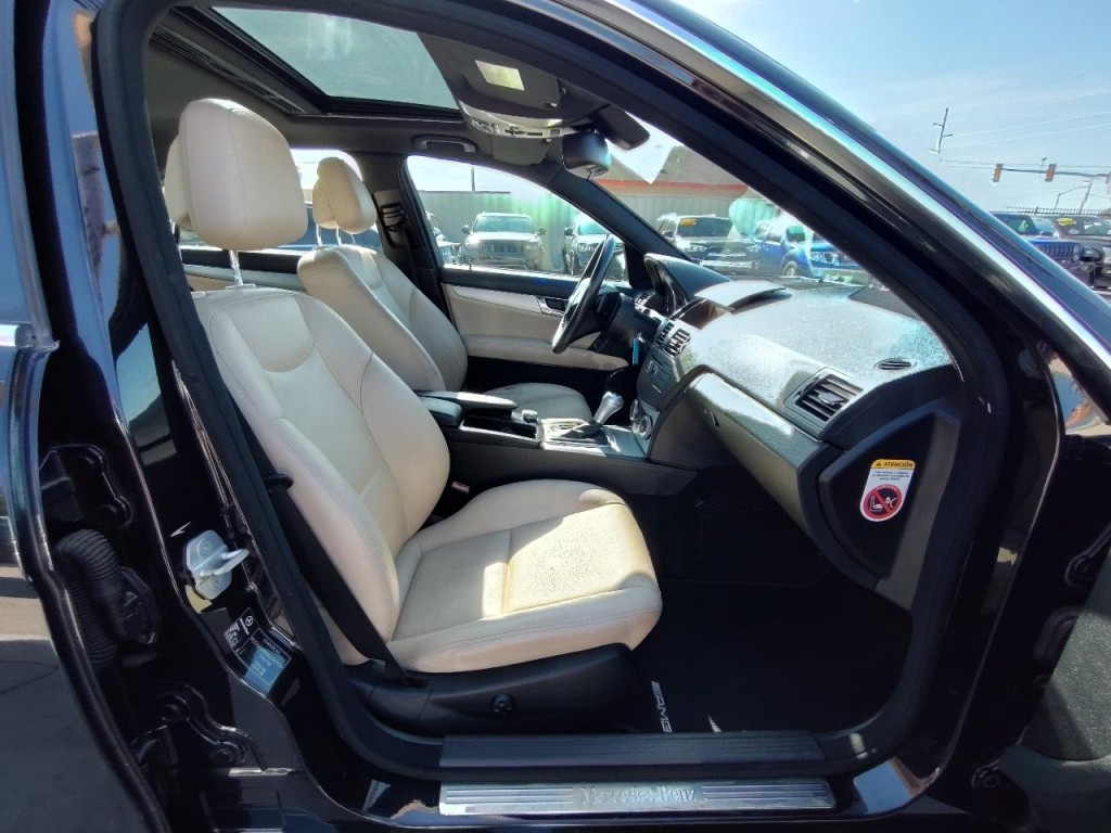 2010 Mercedes-Benz C-Class Image 33