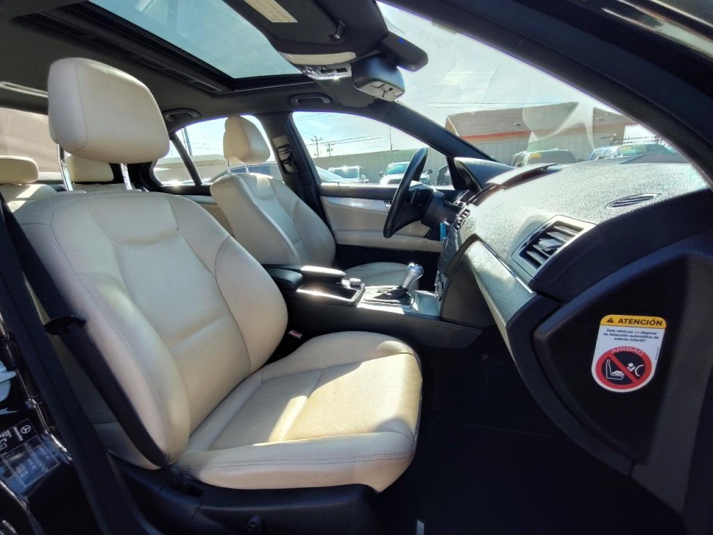 2010 Mercedes-Benz C-Class Image 34