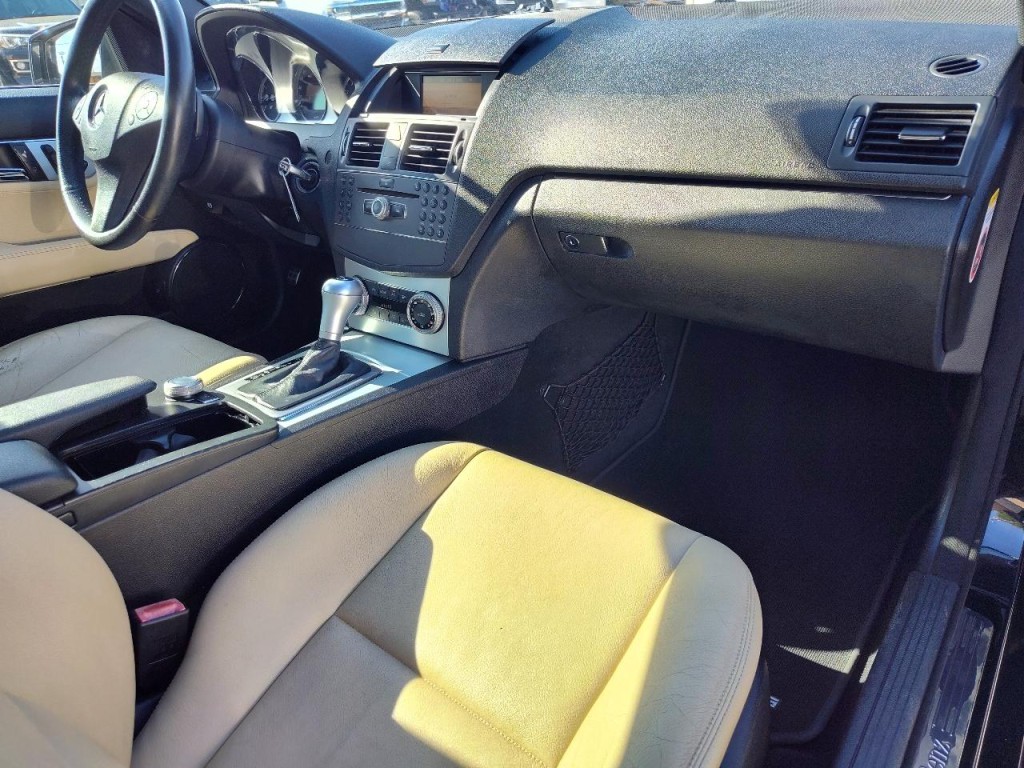 2010 Mercedes-Benz C-Class Image 35