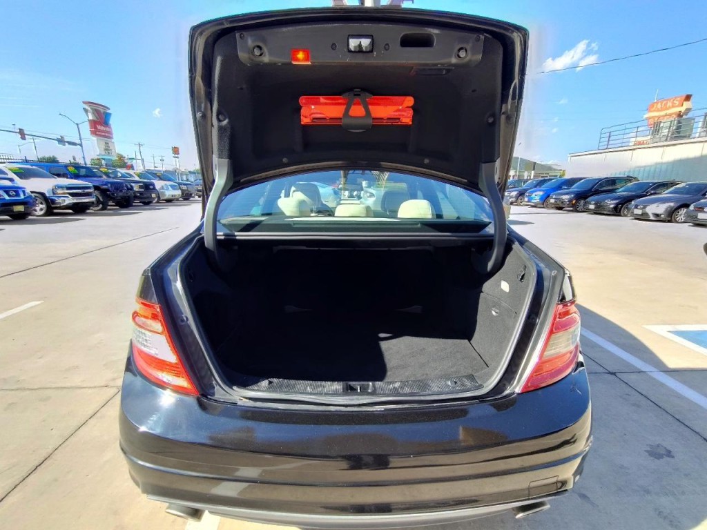 2010 Mercedes-Benz C-Class Image 36