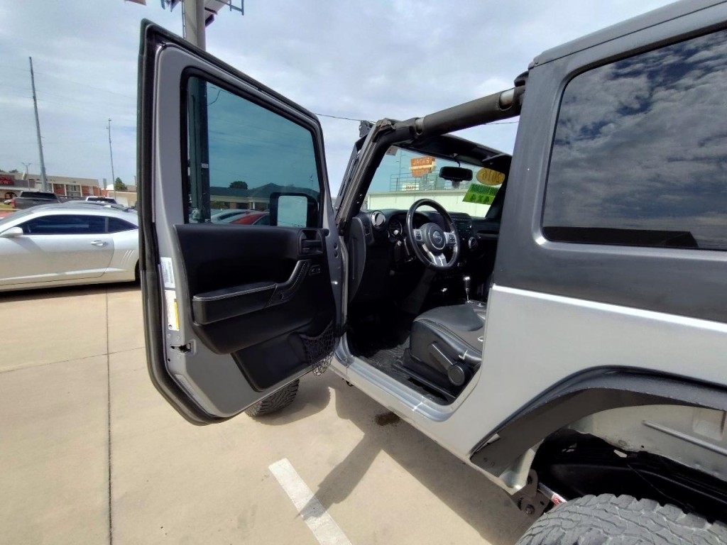 2016 Jeep Wrangler Image 17