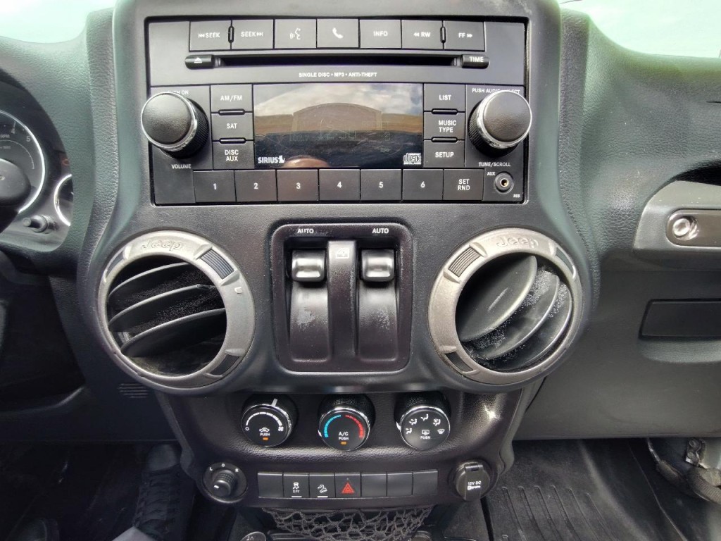 2016 Jeep Wrangler Image 25