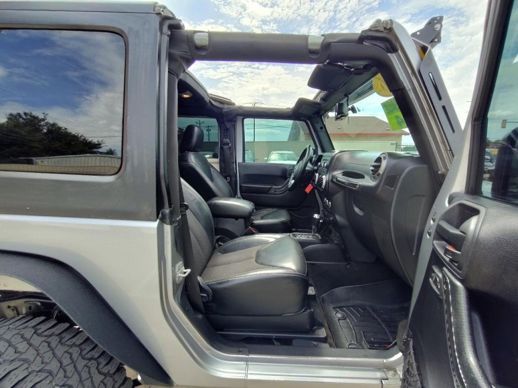2016 Jeep Wrangler Image 32