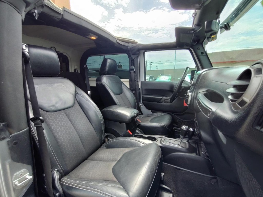 2016 Jeep Wrangler Image 33