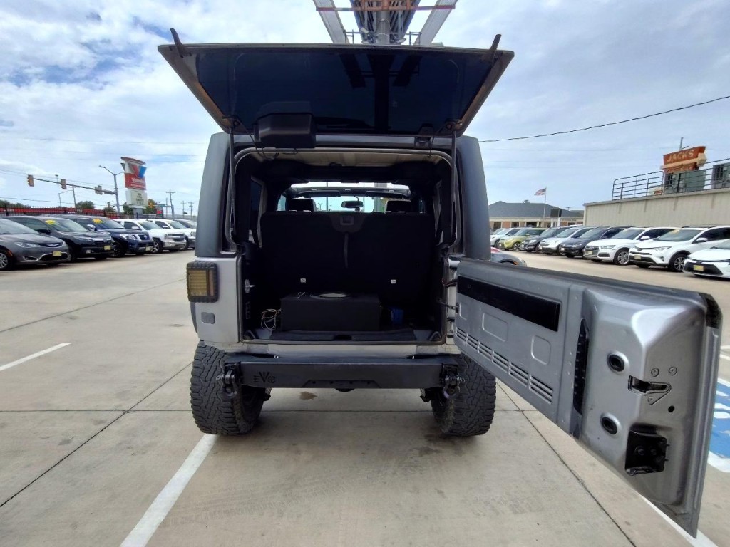2016 Jeep Wrangler Image 36