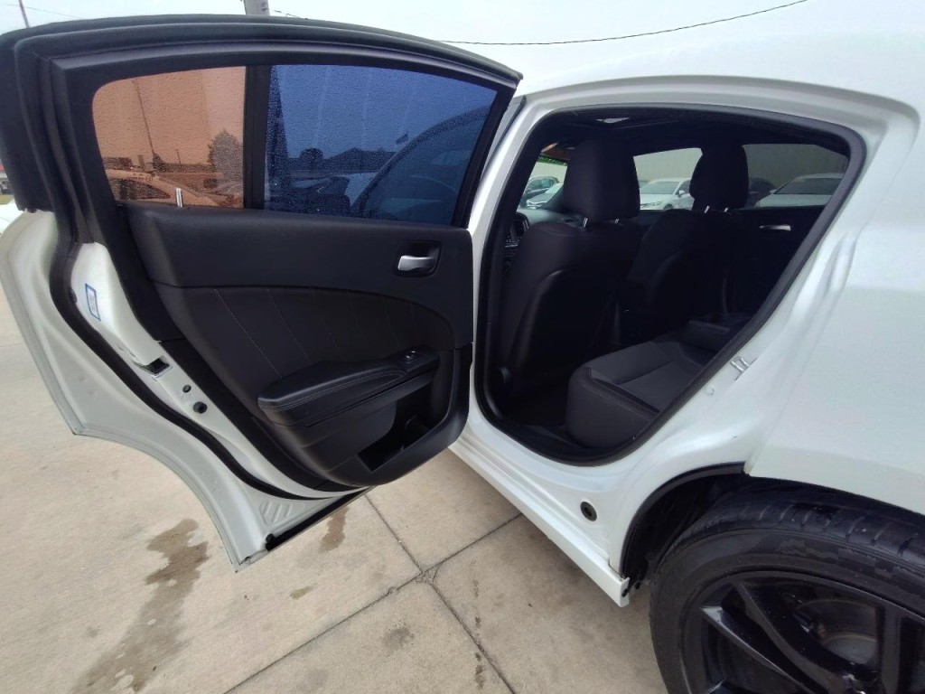 2017 Dodge Charger Image 35