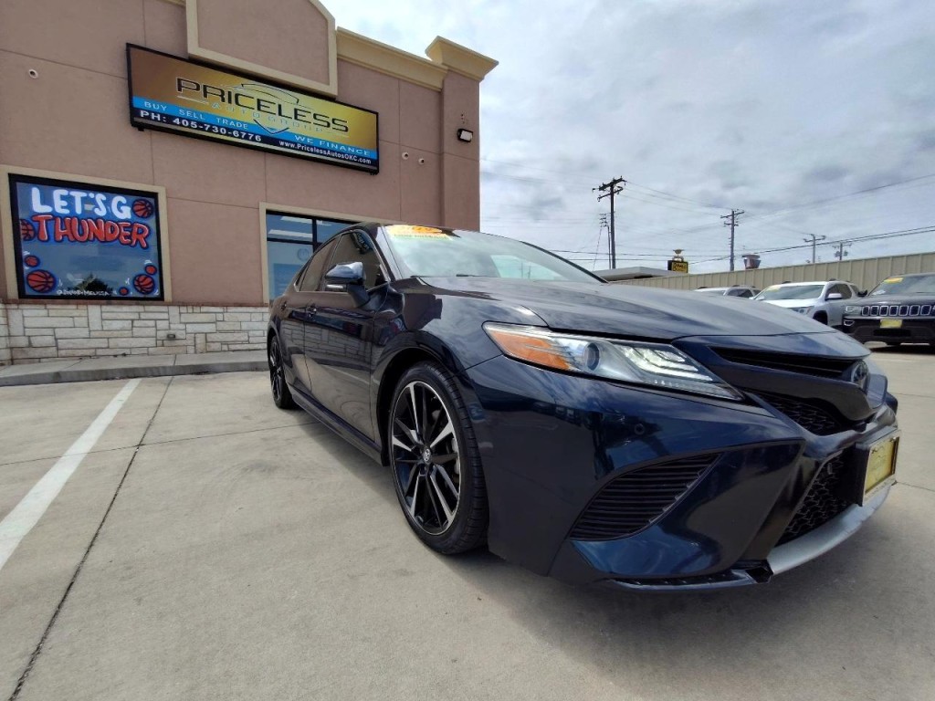 2019 Toyota Camry Image 2