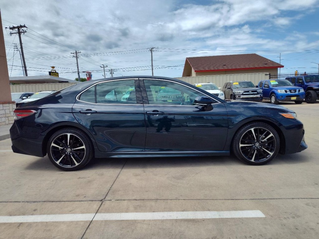 2019 Toyota Camry Image 3
