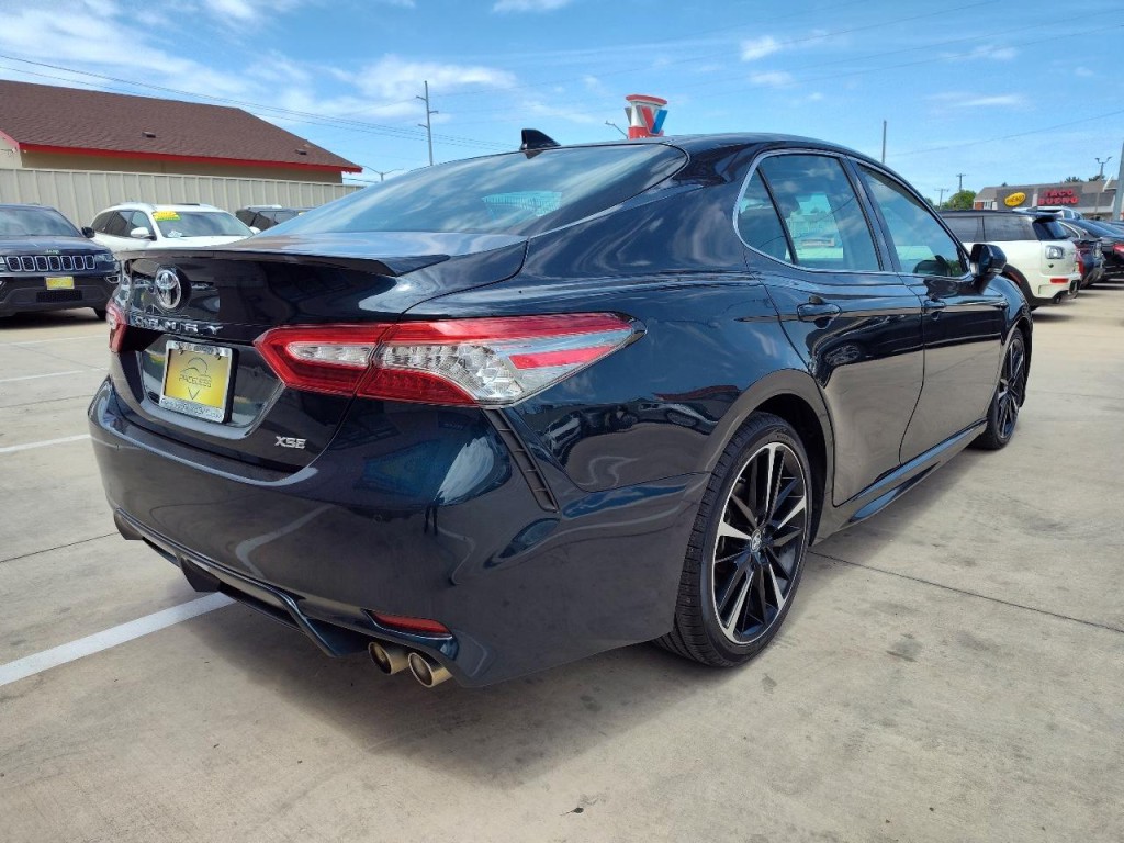 2019 Toyota Camry Image 4