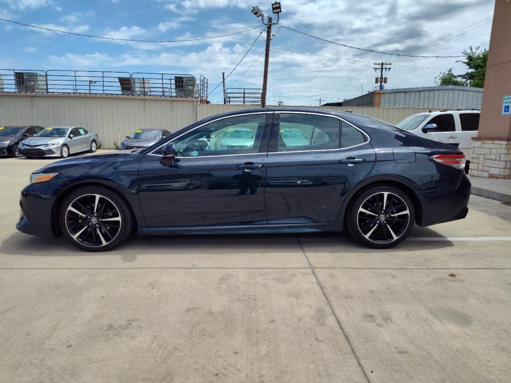 2019 Toyota Camry Image 7