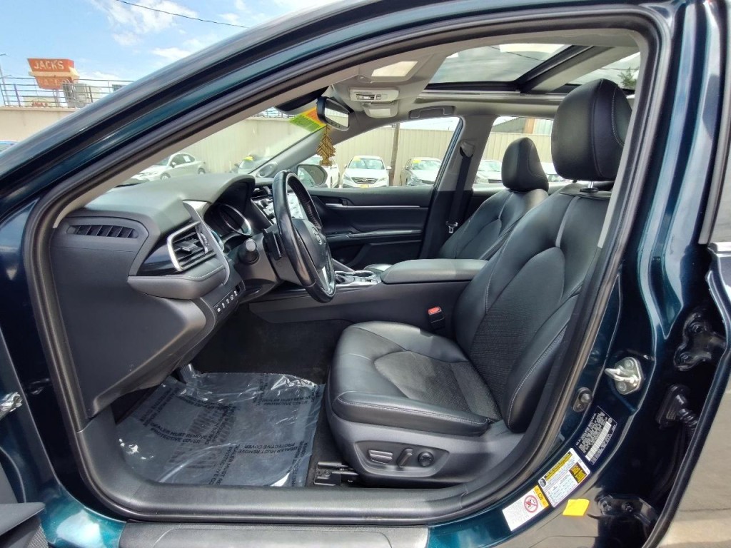 2019 Toyota Camry Image 14