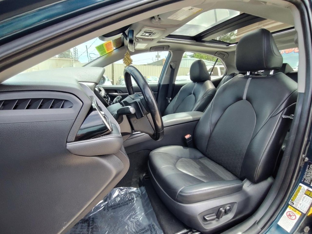 2019 Toyota Camry Image 15