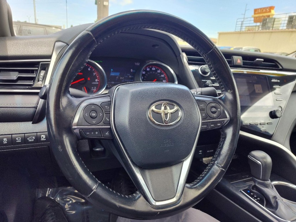 2019 Toyota Camry Image 18