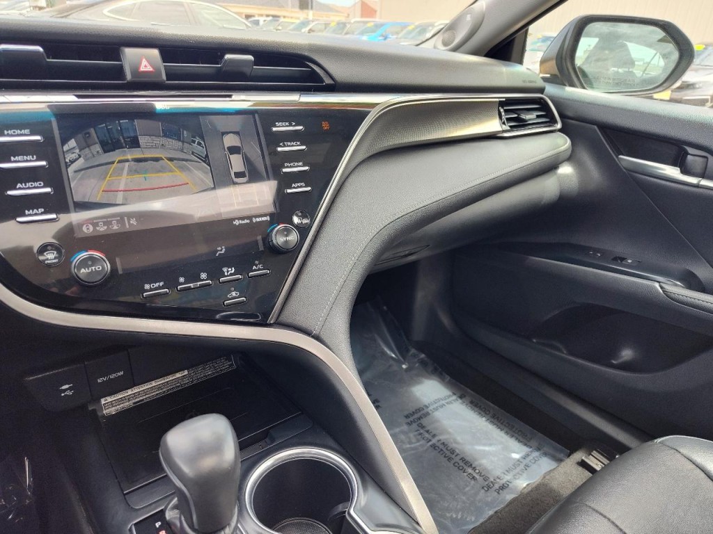 2019 Toyota Camry Image 21