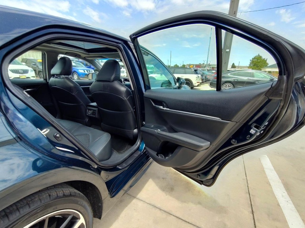 2019 Toyota Camry Image 40